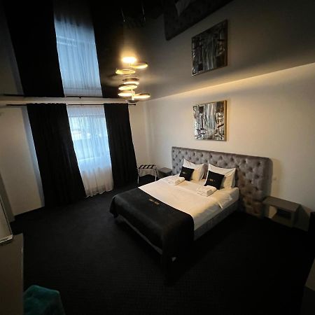 Hotel Renato House à Târgu Jiu Extérieur photo
