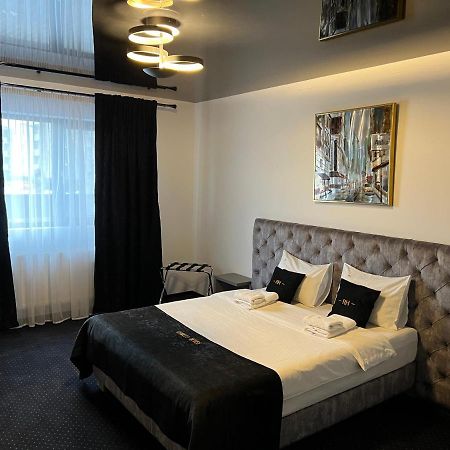 Hotel Renato House à Târgu Jiu Extérieur photo