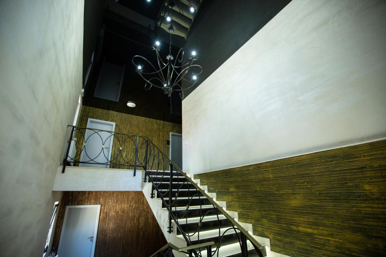 Hotel Renato House à Târgu Jiu Extérieur photo