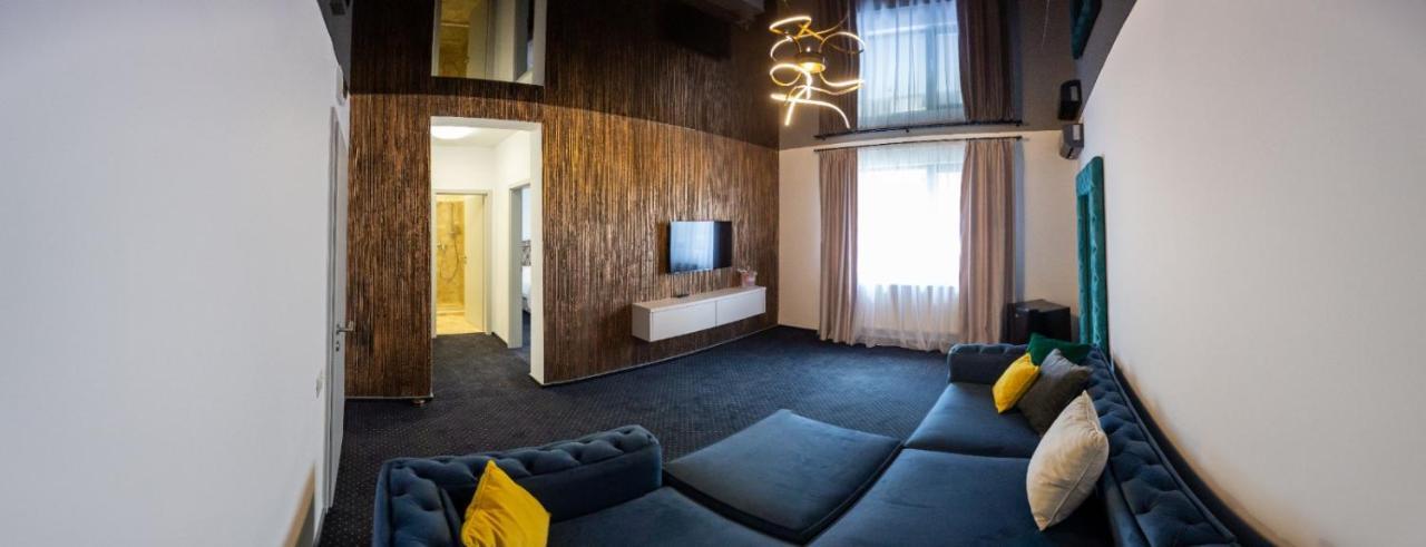 Hotel Renato House à Târgu Jiu Extérieur photo