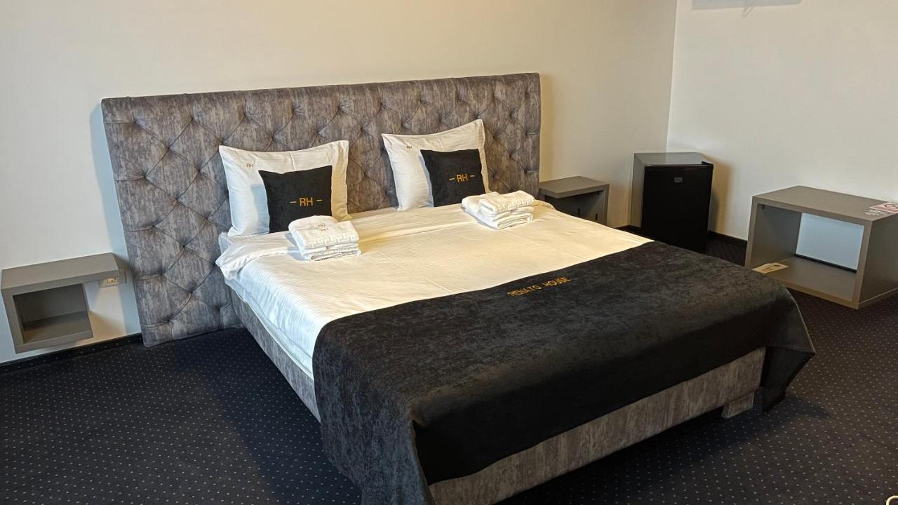 Hotel Renato House à Târgu Jiu Extérieur photo