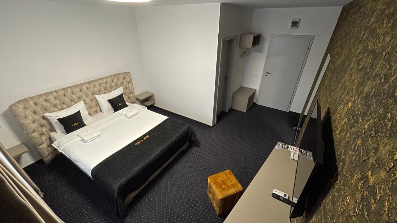 Hotel Renato House à Târgu Jiu Extérieur photo