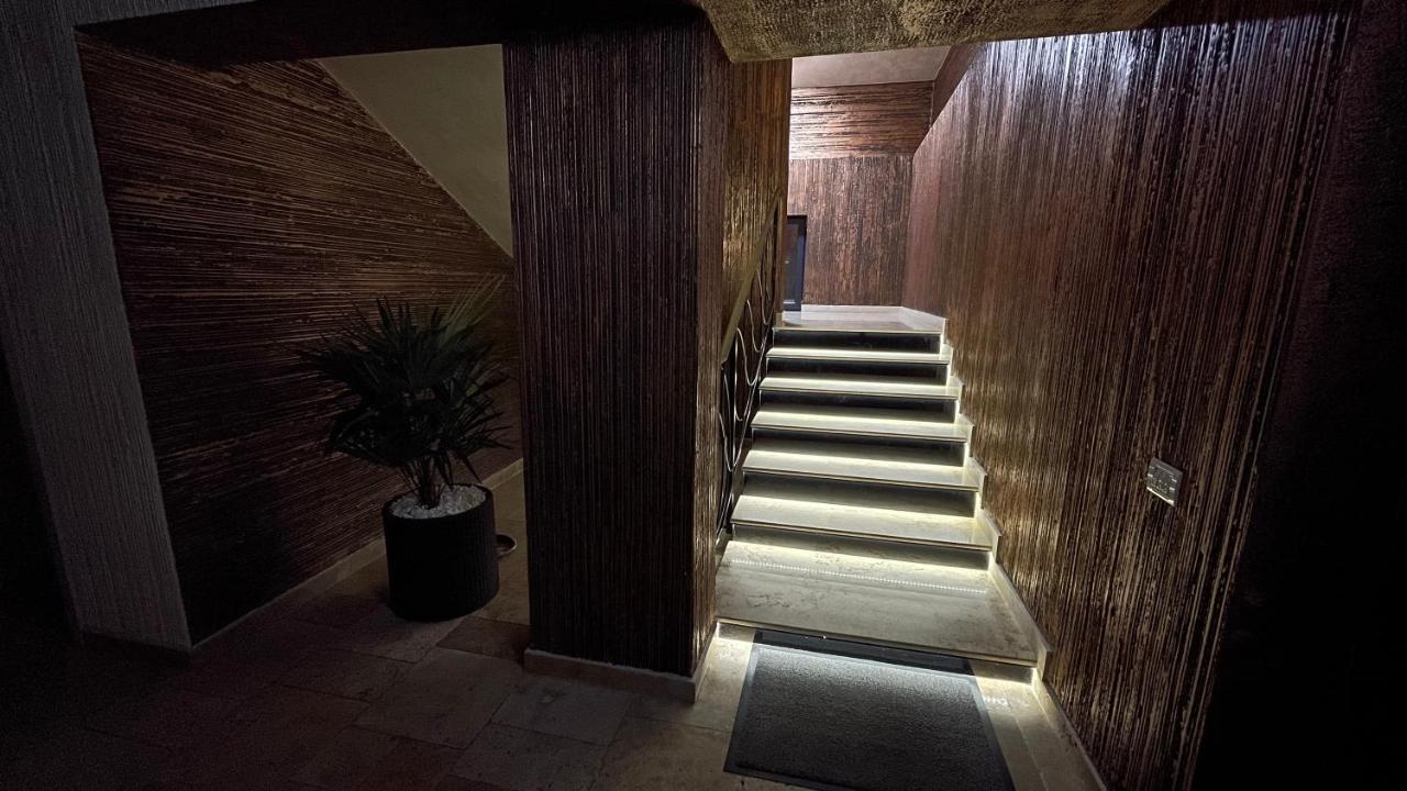 Hotel Renato House à Târgu Jiu Extérieur photo