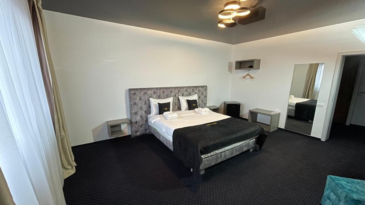 Hotel Renato House à Târgu Jiu Extérieur photo