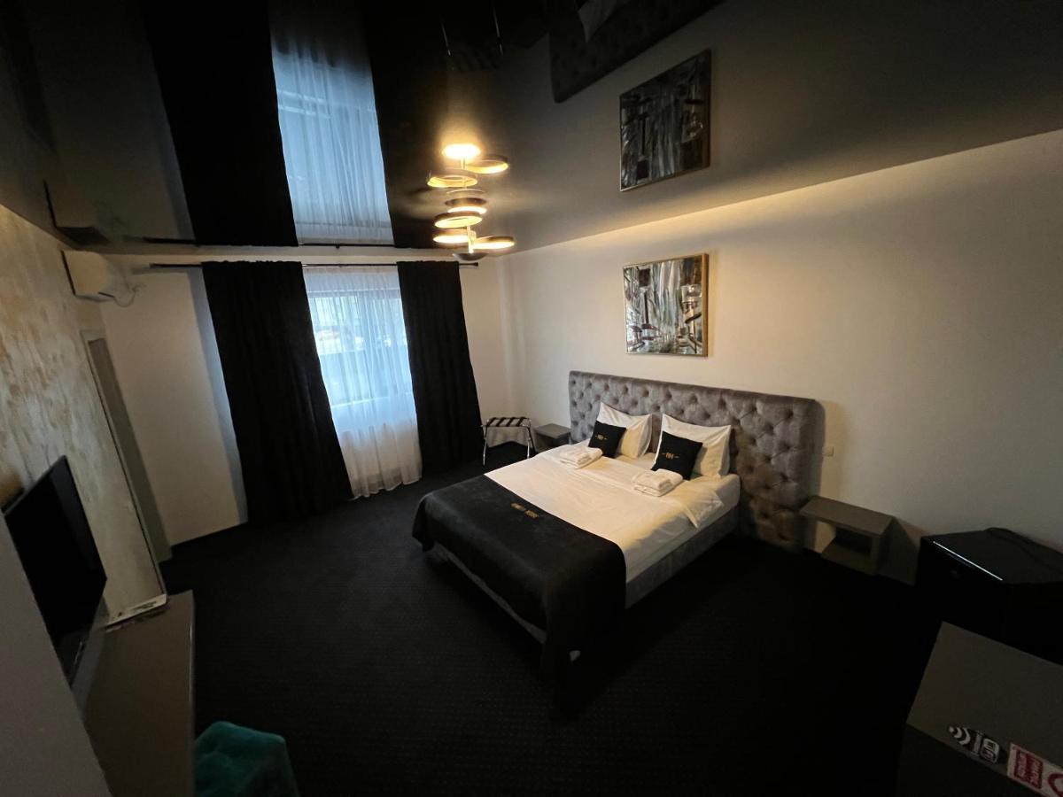 Hotel Renato House à Târgu Jiu Extérieur photo