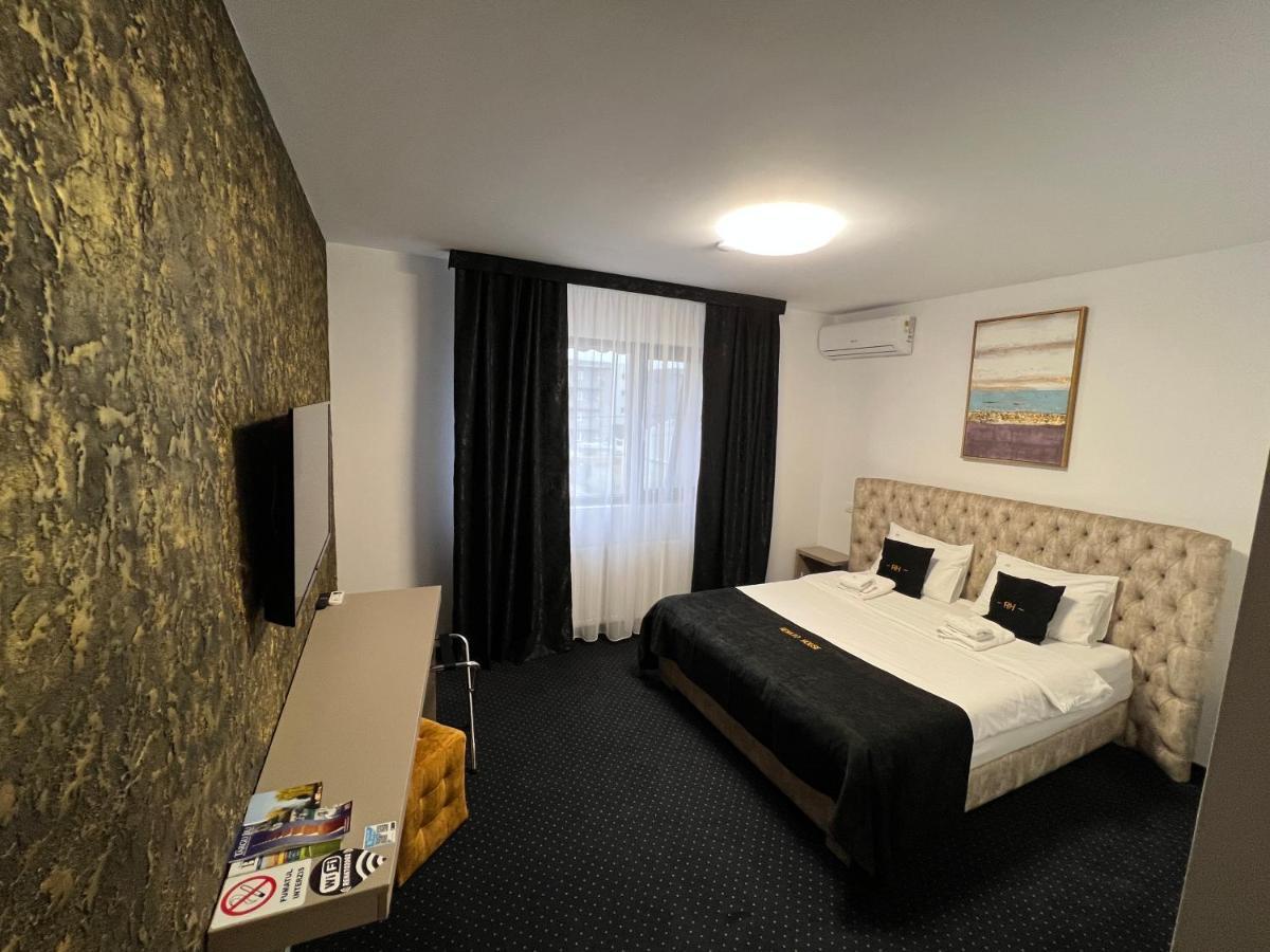 Hotel Renato House à Târgu Jiu Extérieur photo