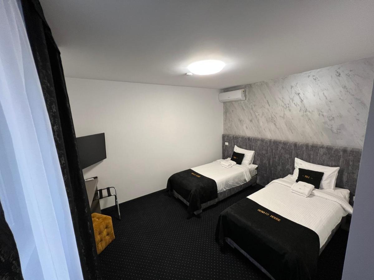 Hotel Renato House à Târgu Jiu Extérieur photo
