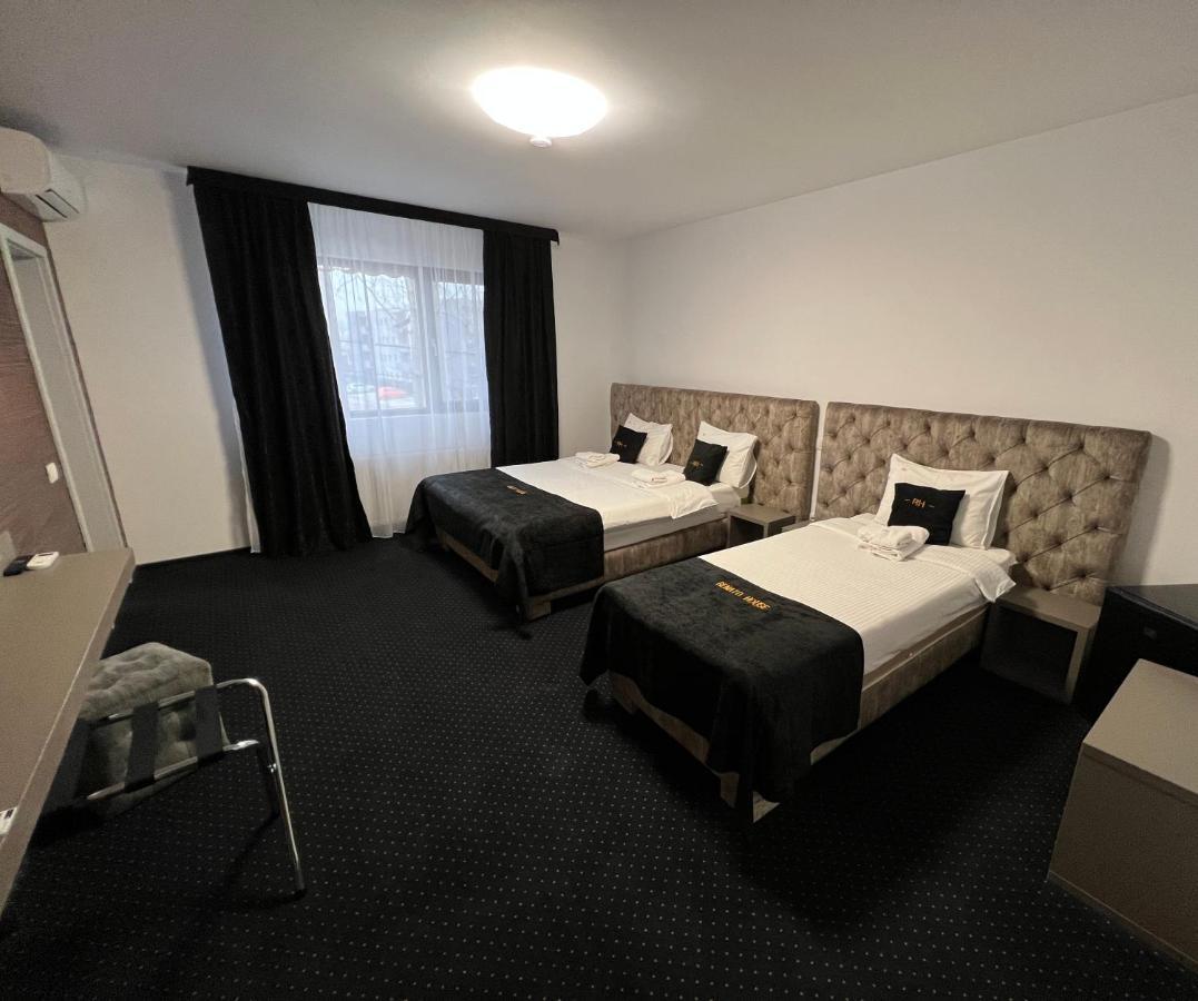 Hotel Renato House à Târgu Jiu Extérieur photo