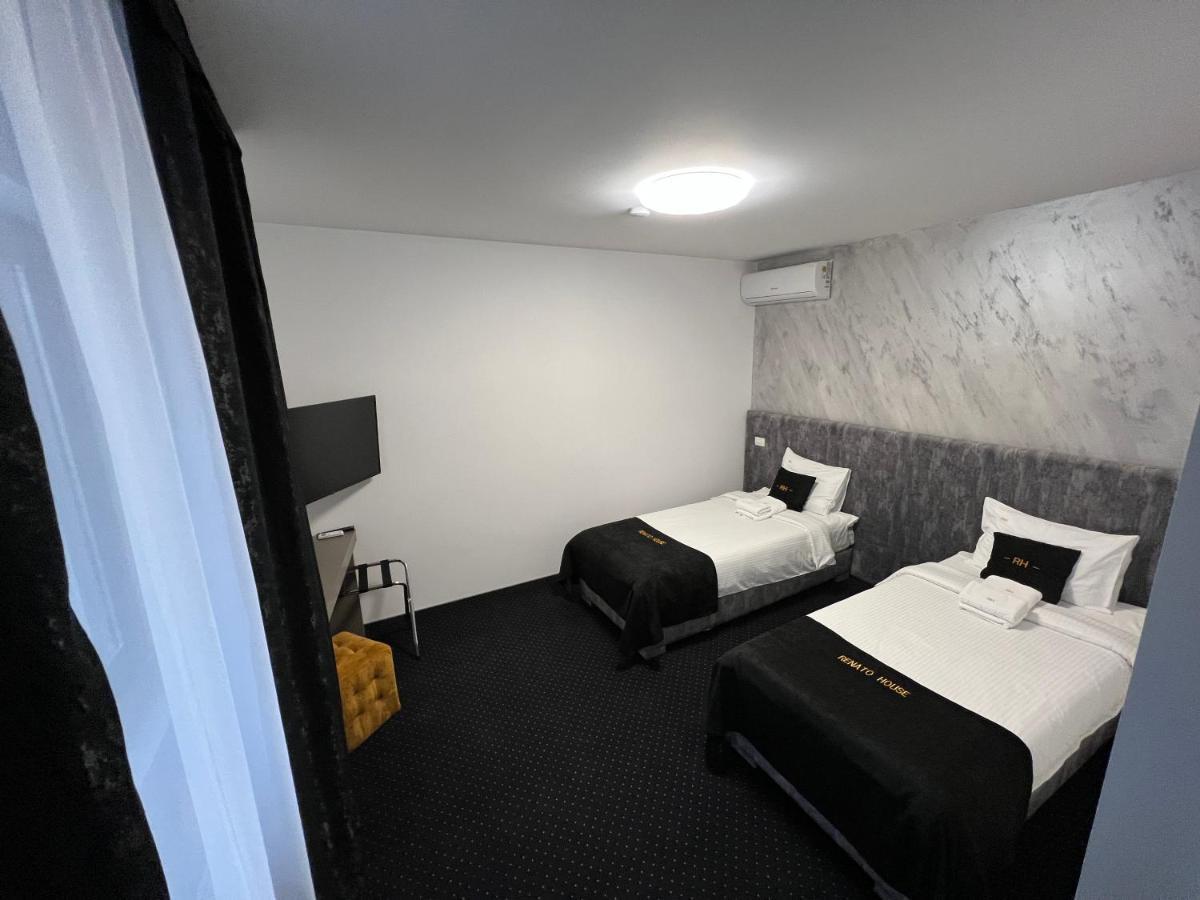 Hotel Renato House à Târgu Jiu Extérieur photo